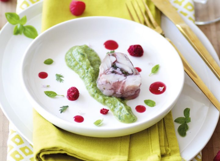 Roulade de Roussette à la framboise,  purée de courgette verte